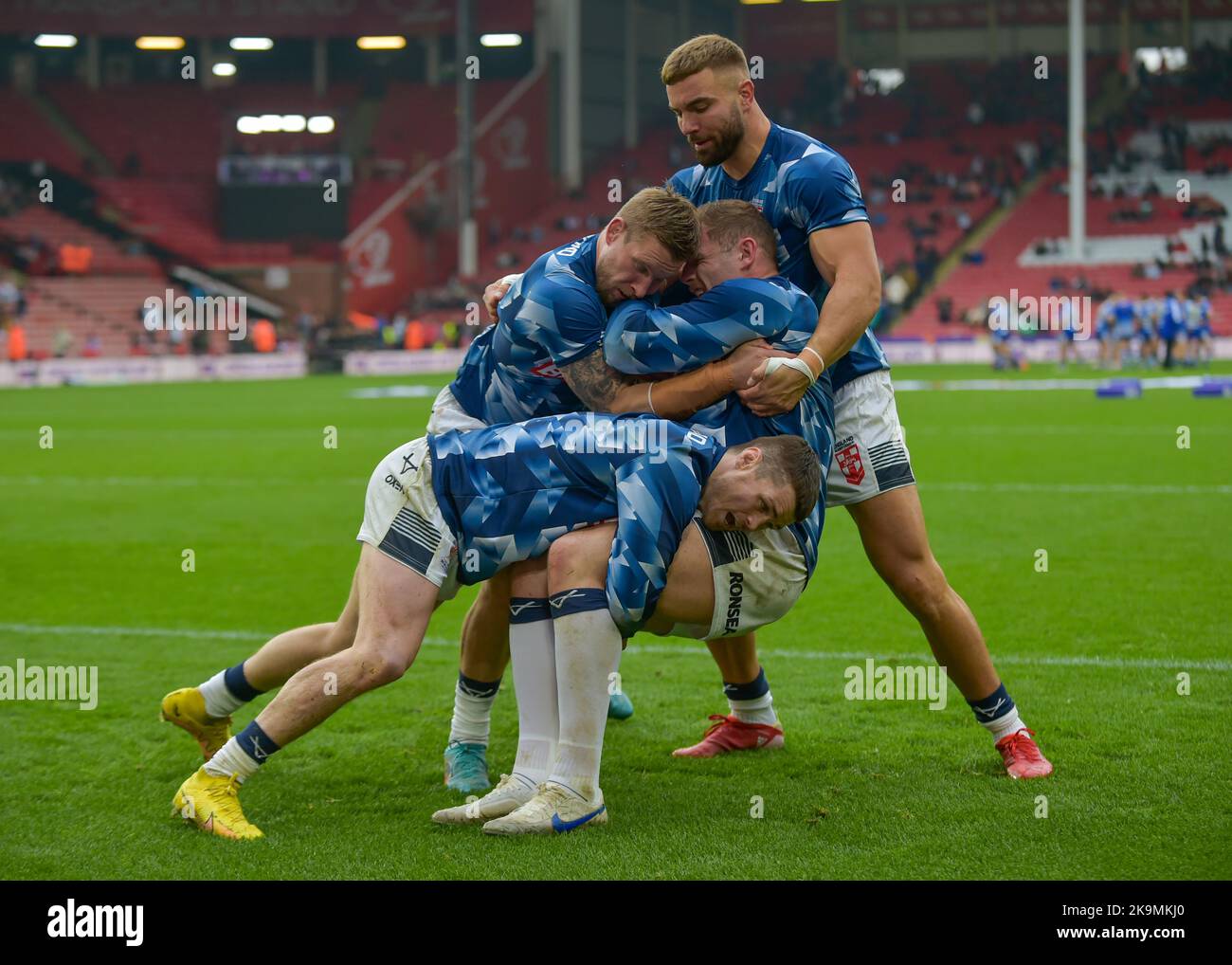 Sheffield, Royaume-Uni. 29th octobre 2022. L'équipe d'Angleterre s'échauffe de la coupe du monde de rugby 2021 groupe Un match entre la Grèce V l'Angleterre à Bramall Lane, Sheffield, dans le Yorkshire du Sud, Royaume-Uni sur 29 octobre 2022 (photo de Craig Cresswell/Alamy Live News) Credit: Craig Cresswell/Alamy Live News Banque D'Images