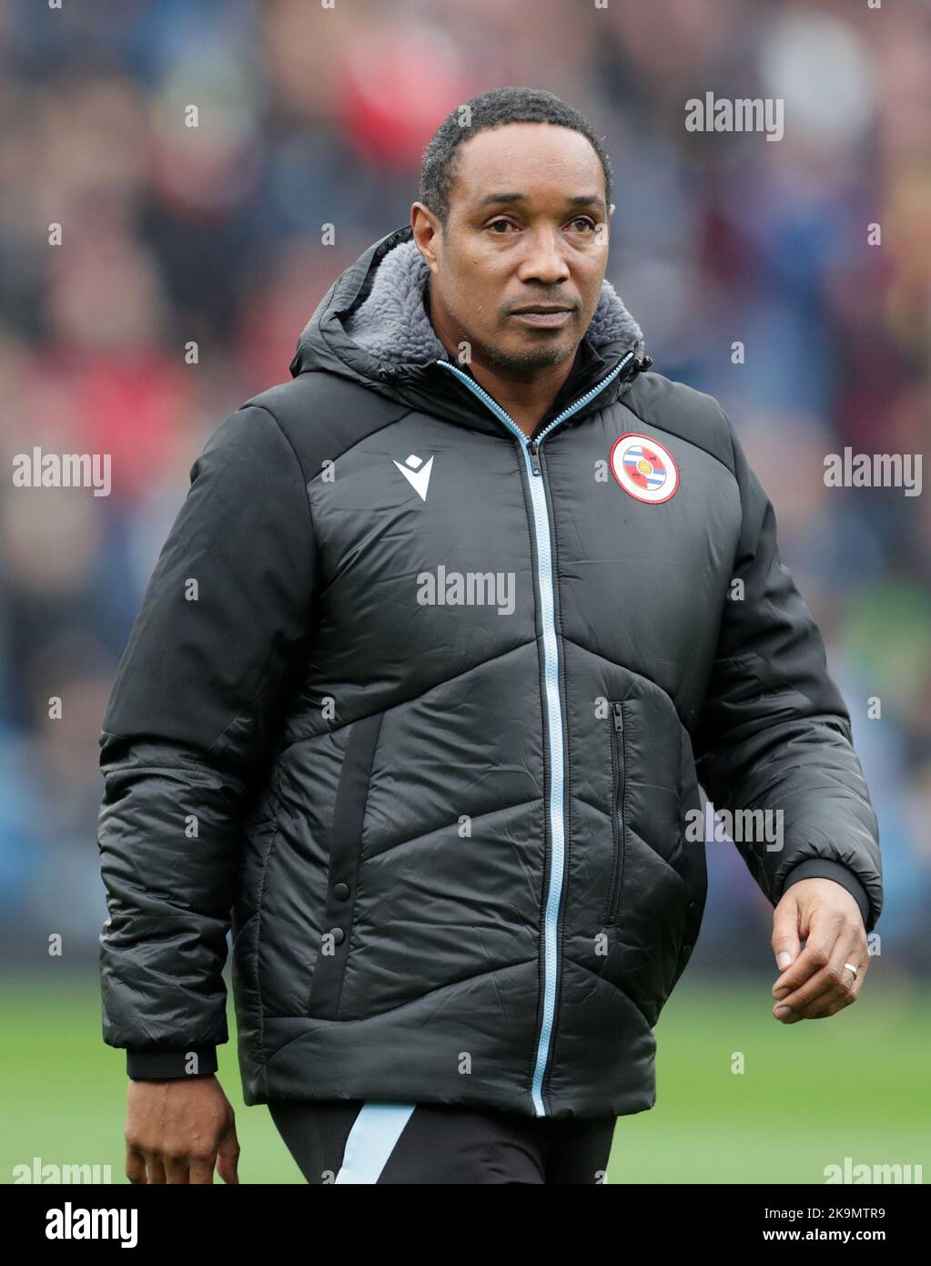 Burnley, Royaume-Uni. 29th octobre 2022. 29th octobre 2022 : TURF Moor, Burnley, Lancashire, Angleterre ; football de championnat, Burnley versus Reading ; Paul Ince, responsable de la lecture, traverse le terrain pour atteindre les dugouts crédit : action plus Sports Images/Alamy Live News Banque D'Images