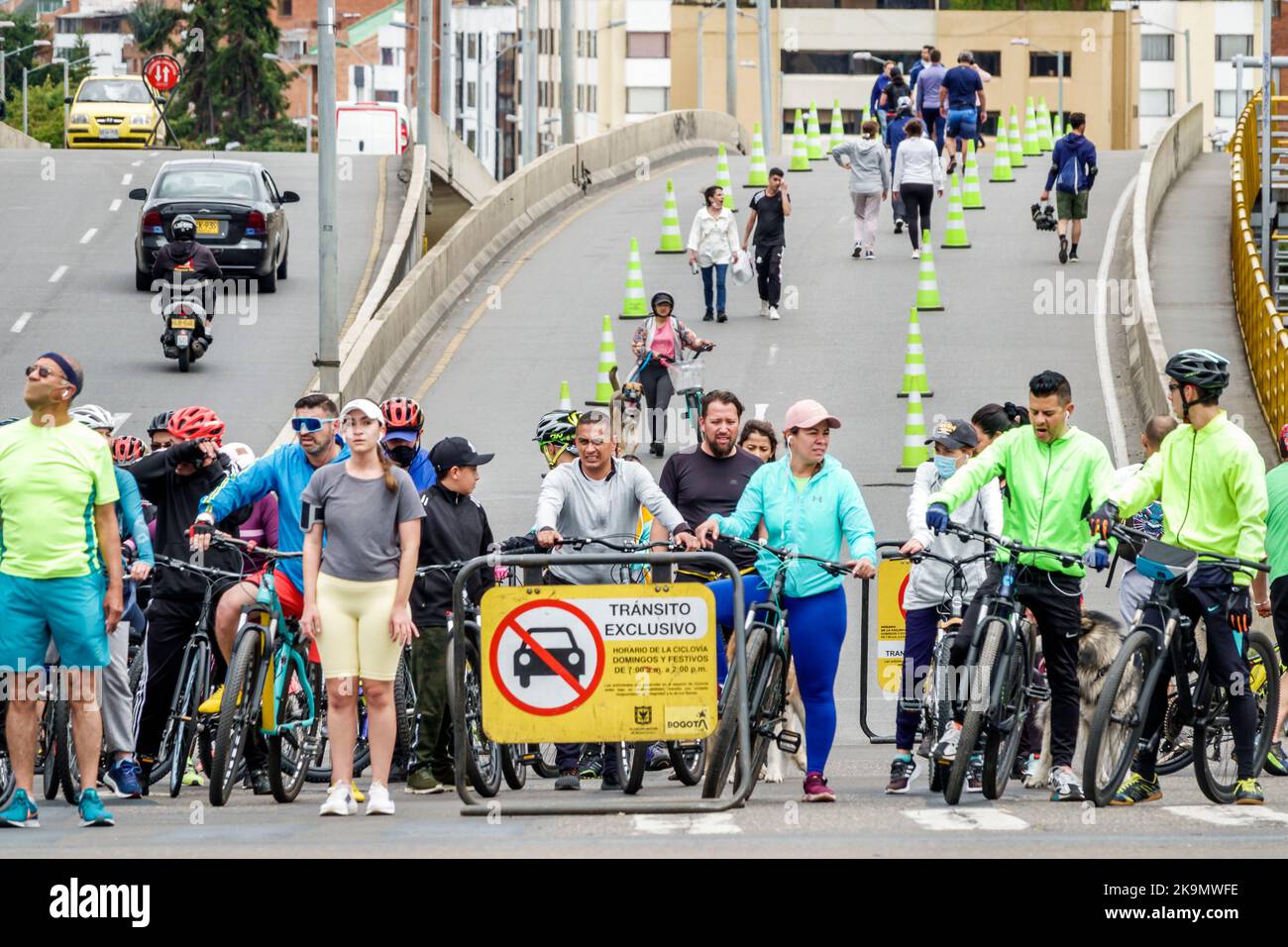 Bogota Colombie,Usaquen Puente Avenida Calle 116 traversée de l'Avenida Carrera 7,Ciclovia événement du dimanche bicyclette cycliste vélo vélo vélo vélo ridin Banque D'Images