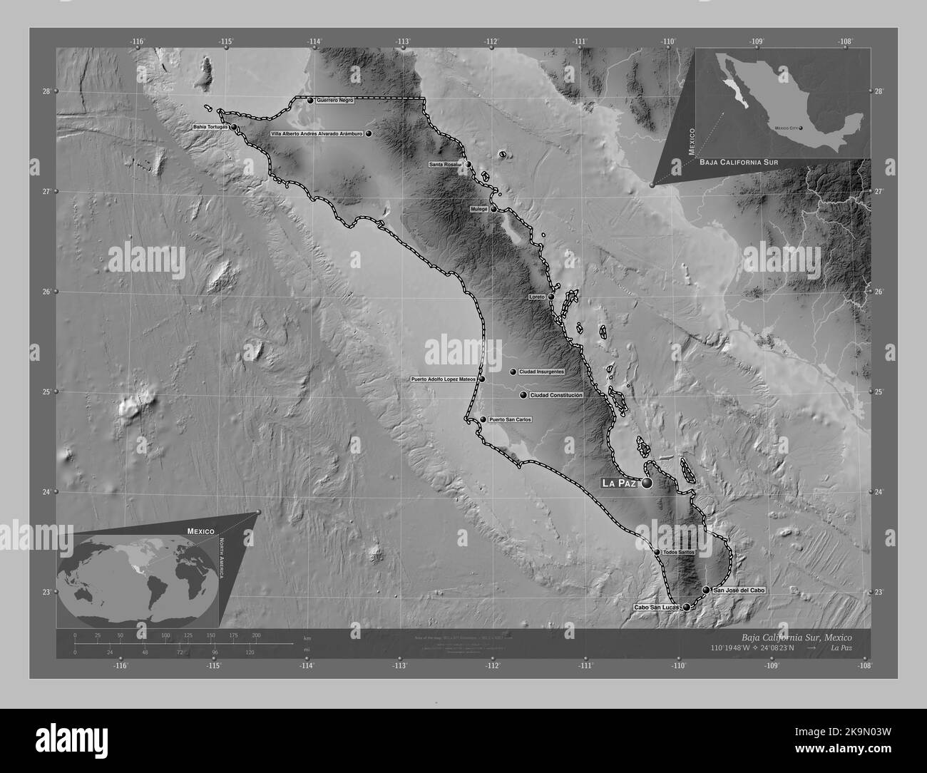 Baja California sur, État du Mexique. Carte d'altitude en niveaux de gris avec lacs et rivières. Lieux et noms des principales villes de la région. Angle auxilia Banque D'Images