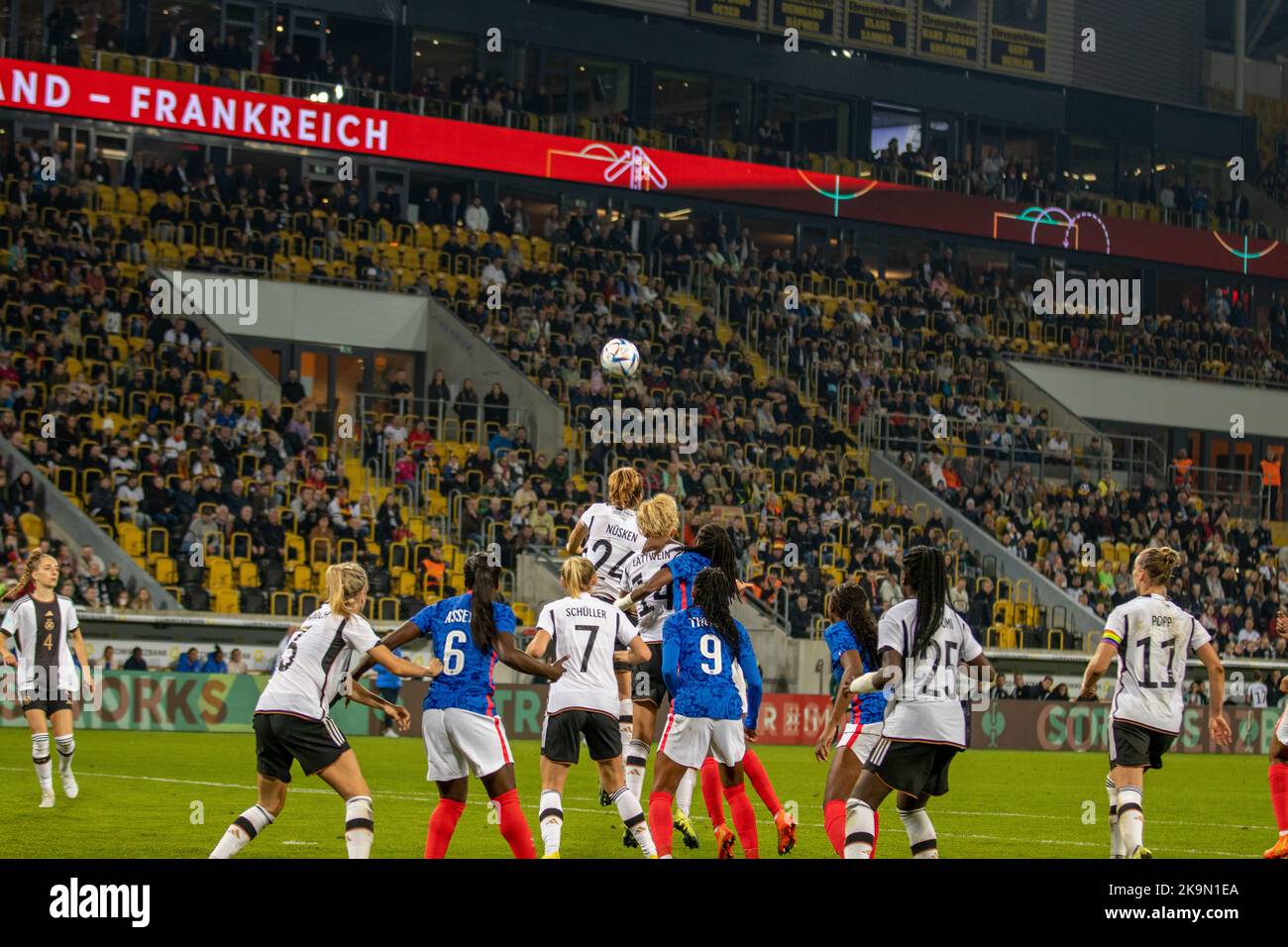 Image pendant le match - TTestspiel der DFB-Frauen Nationalelf im Rudolf-Harbig-Staden Dresden gegen Frankfreich, Wiederauflage des WEURO22 Halbfinales Banque D'Images