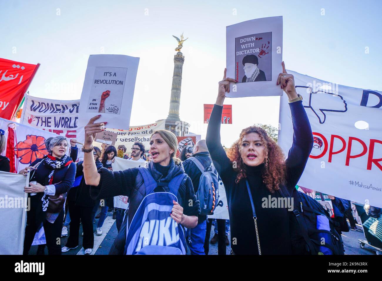 Großdemo gegen das régime der Mullahs im Iran. Auslöser der Demonstrationen war der Tod der 22-jährigen Masha Amini. 22.10.2022, Berlin-Mitte, Tierg Banque D'Images