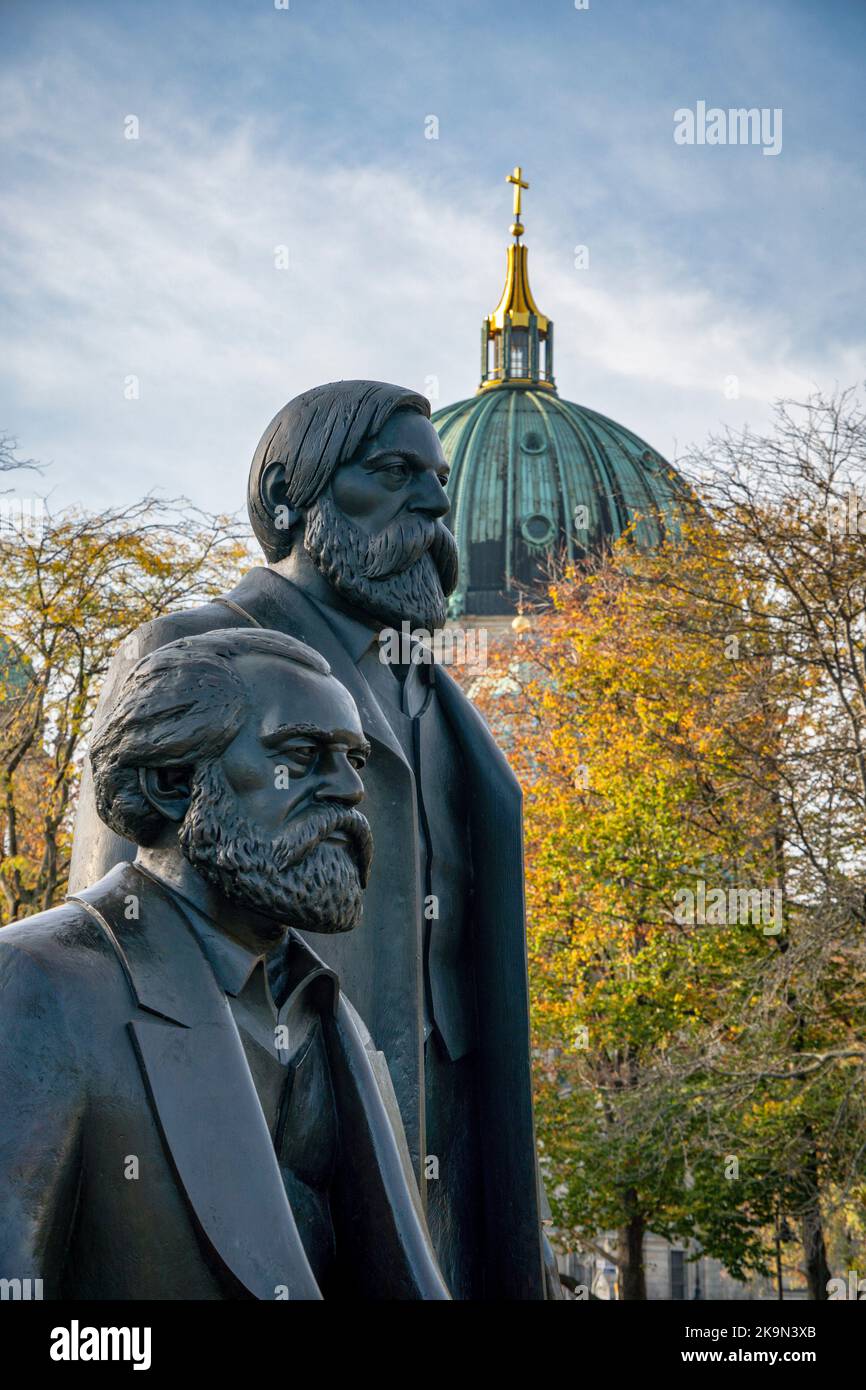 Marx Engels Denkmal, Berliner Dom, Herbst Banque D'Images