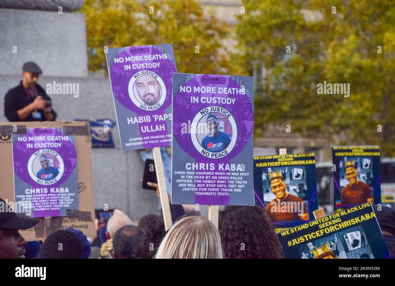 Londres, Royaume-Uni. 29th octobre 2022. Des membres de la famille, des amis et des partisans ont défilé de Trafalgar Square à Downing Street pour réclamer justice aux personnes décédées en garde à vue et aux mains de la police, et pour protester contre les brutalités policières. Credit: Vuk Valcic/Alamy Live News Banque D'Images