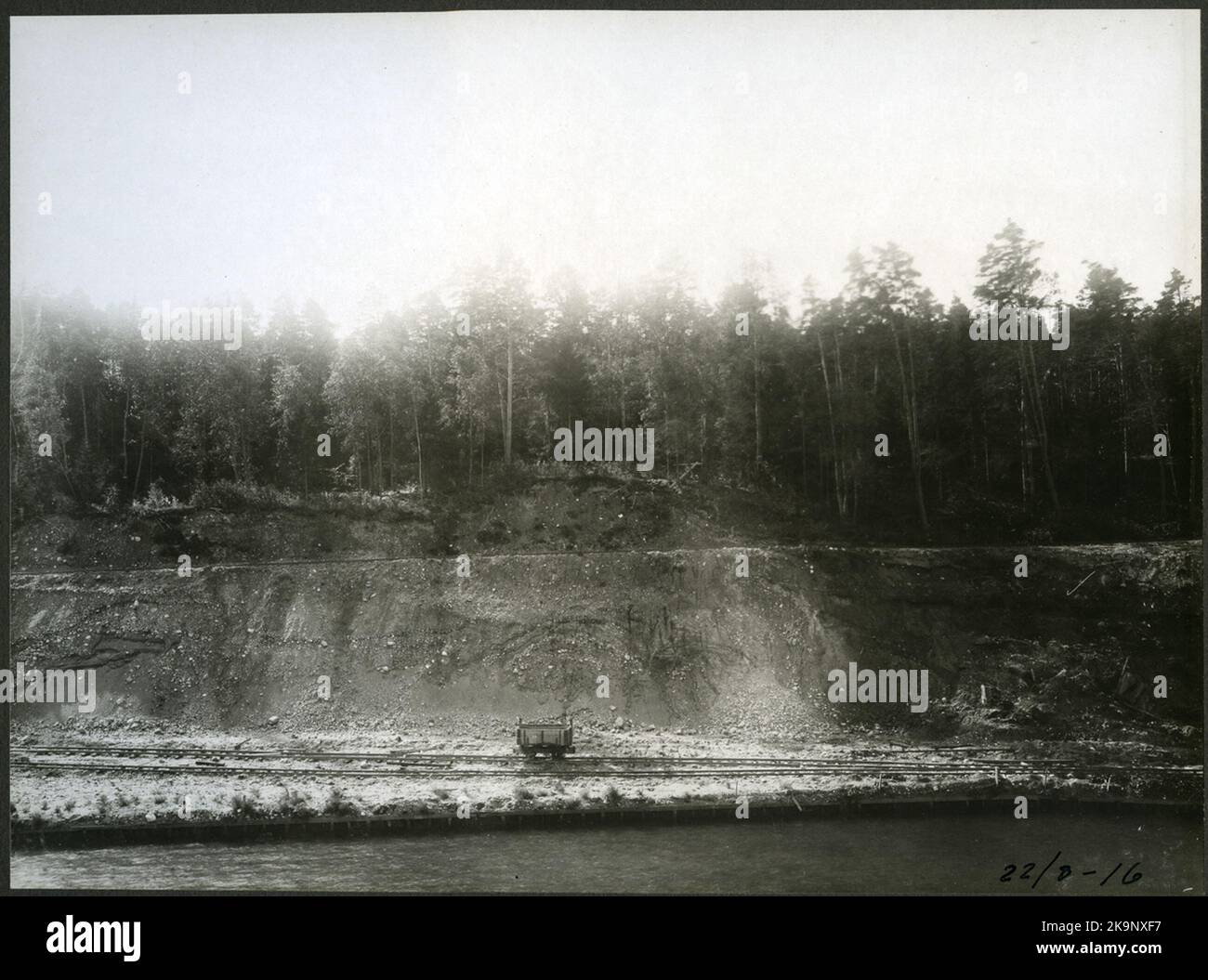 Chariot 54 à la construction de pont pour la double voie sur le canal entre Rönninge - POWER Banque D'Images