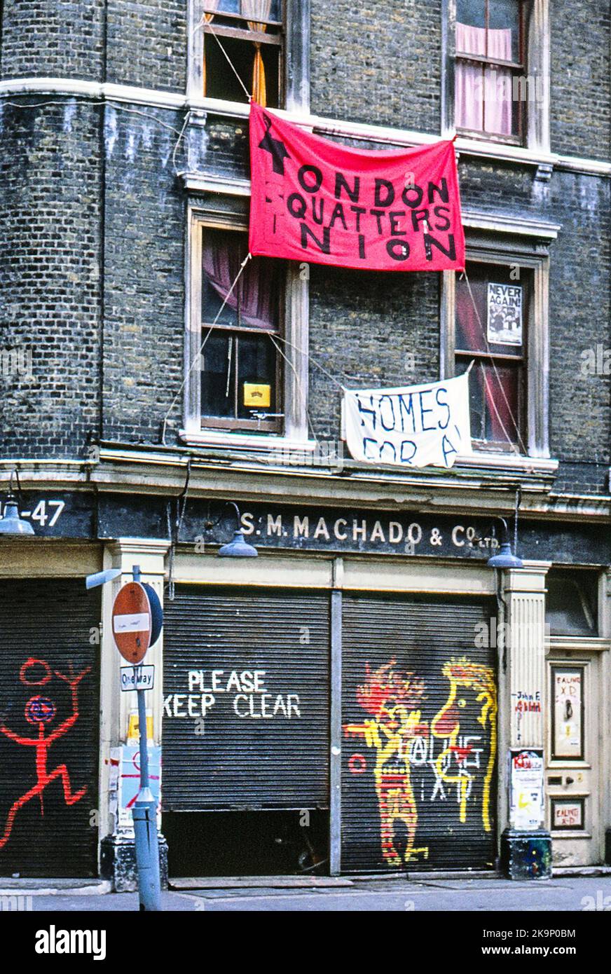 London squatter Union a illégalement pris le contrôle d'une propriété vide à Londres en 1980. La Grande-Bretagne de Thatcher et les troubles sociaux. Banque D'Images