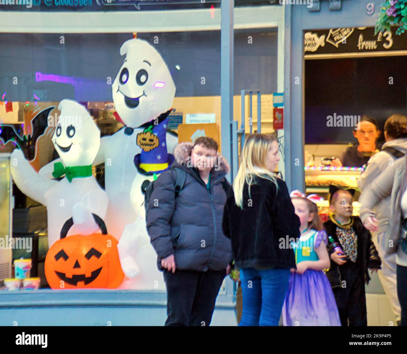 Le festival annuel d’Halloween Paisley a lieu dans le centre-ville historique de Paisley Banque D'Images