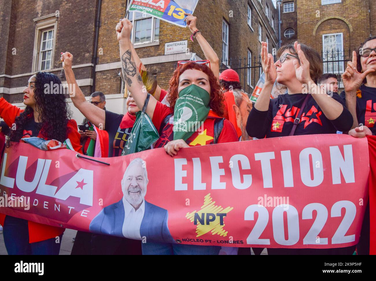 Londres, Angleterre, Royaume-Uni. 29th octobre 2022. Lula supporters à Whitehall. Des Brésiliens et des partisans britanniques ont défilé dans le centre de Londres à l'ambassade du Brésil pour soutenir Lula (Luiz Inacio Lula da Silva), qui se présente contre Jair Bolsonaro aux élections présidentielles au Brésil. (Credit image: © Vuk Valcic/ZUMA Press Wire) Credit: ZUMA Press, Inc./Alamy Live News Banque D'Images