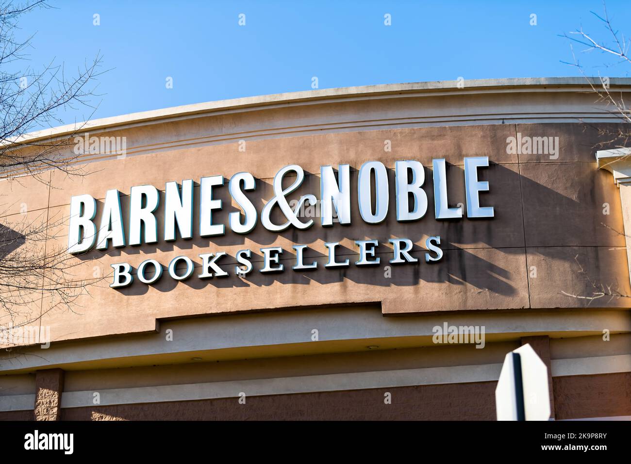 Lynchburg, Etats-Unis - 7 janvier 2021 : magasin de vente au détail Barnes & Noble avec enseigne commerciale vendant des livres en Virginie Banque D'Images