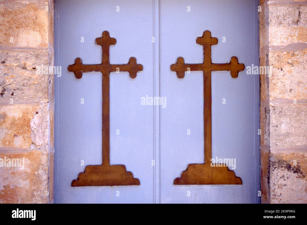 Croix à la porte, église St George, Mont Nebo, Royaume de Jordanie Banque D'Images