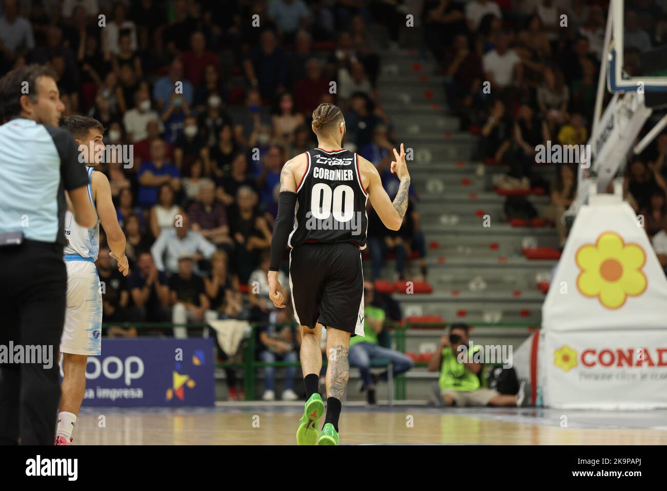 Isaia Cordinier (Virtus Segafredo Bologna) pendant le championnat