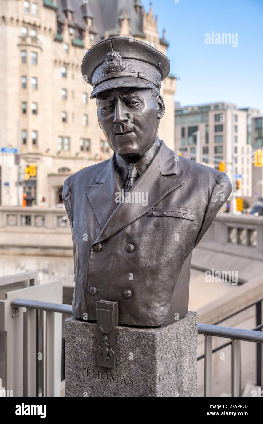 Ottawa (Ontario) - 19 octobre 2022 : le Mémorial des Valants à Ottawa, qui commémore quatorze figures de l'histoire militaire du Canada, ici capitaine Banque D'Images