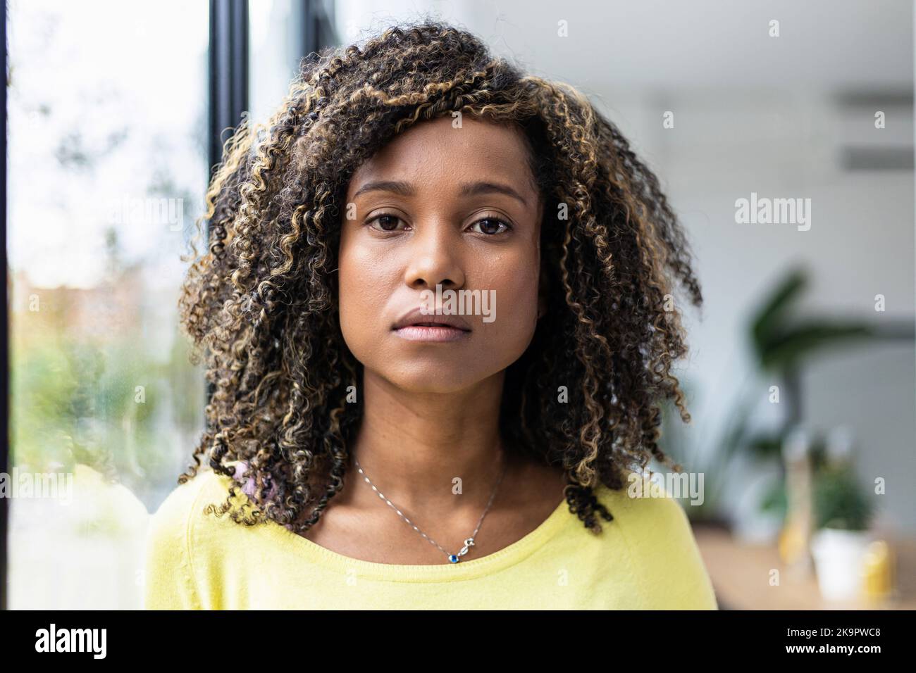 Portrait d'une jeune femme brésilienne confiante Banque D'Images