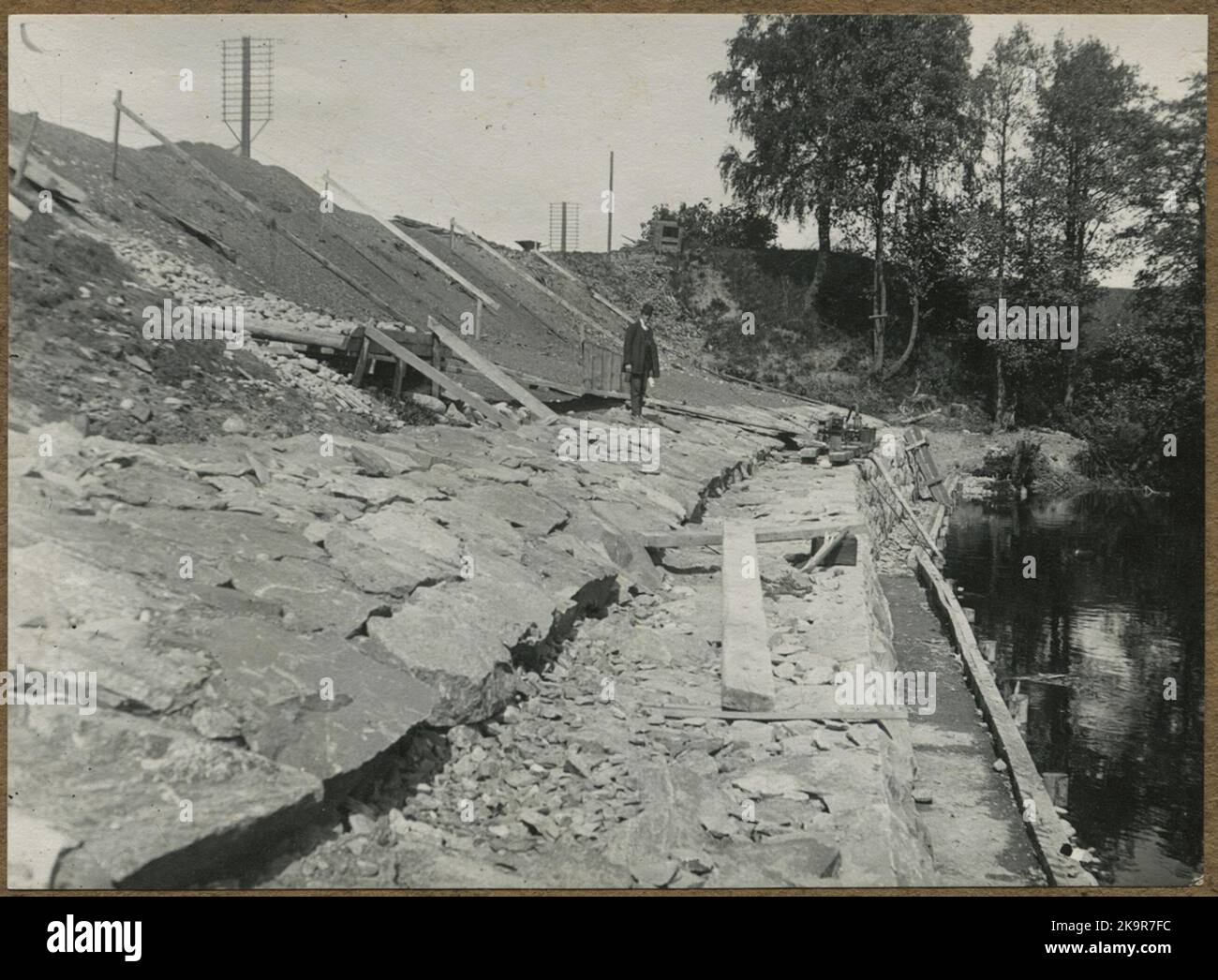Bâtiment à deux voies entre Alingsås - Olskroken. Renforcement de la plage vers Säveån est de Lerumsbron. Banque D'Images