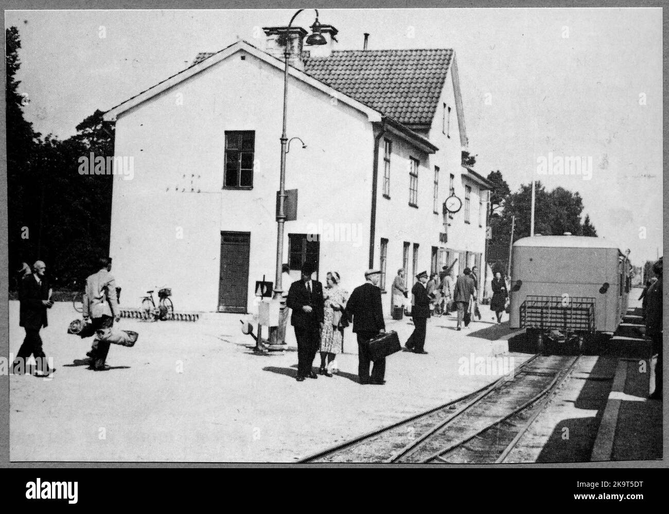 Rälsbuss à la gare de Lärbro. Banque D'Images