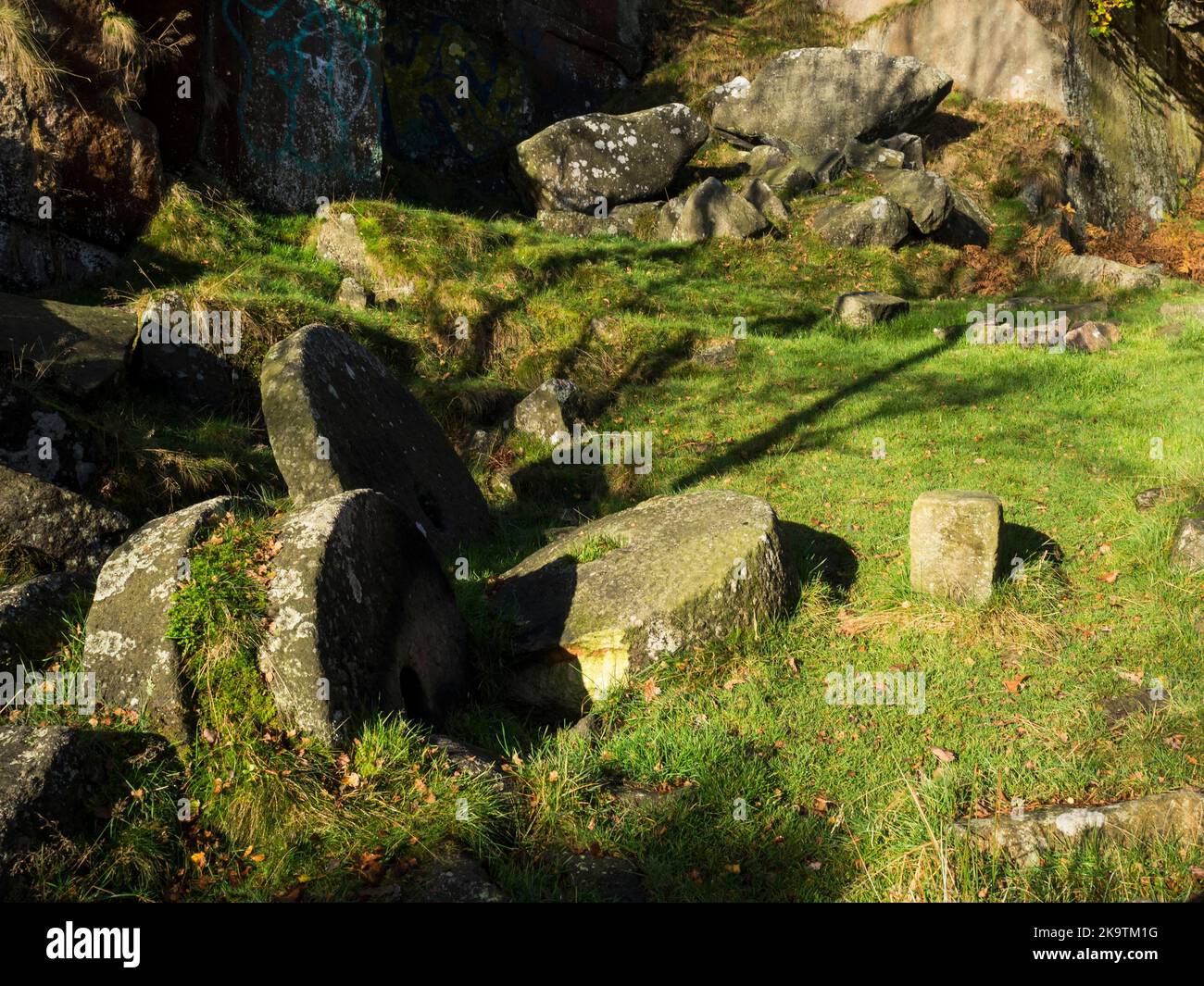 Millstones dans le Peak District Derbyshire Angleterre Banque D'Images