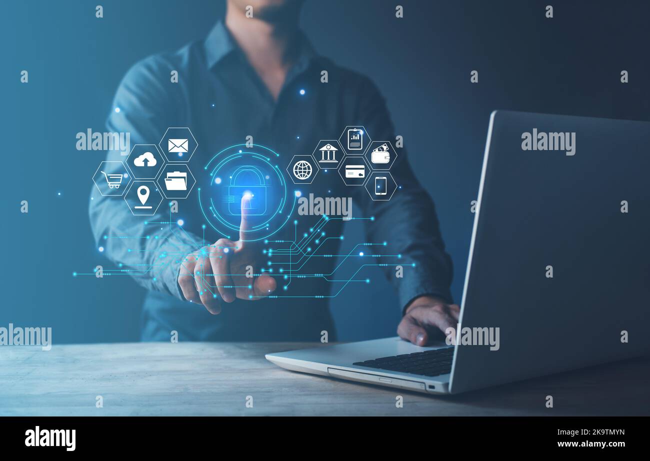 Homme touchant la numérisation de sécurité des programmes numériques avec ordinateur portable. Surveillance de la base de données personnelle avec traitement numérique futuriste de bio Banque D'Images