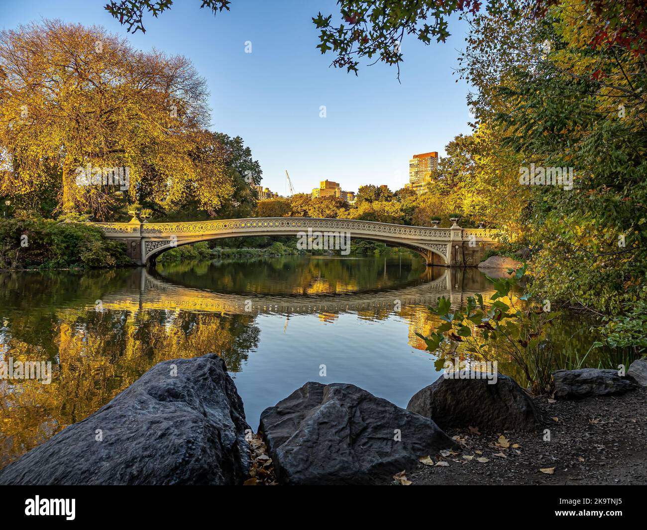 Bow Bridge, Central Park, New York City en automne, tôt le matin Banque D'Images