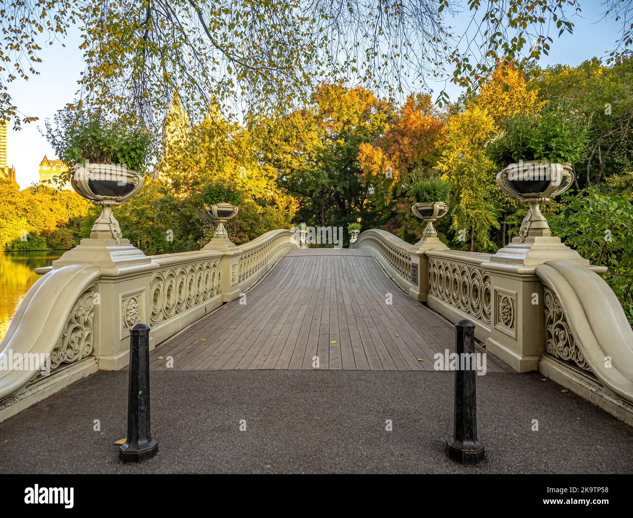 Bow Bridge, Central Park, New York City en automne, tôt le matin Banque D'Images