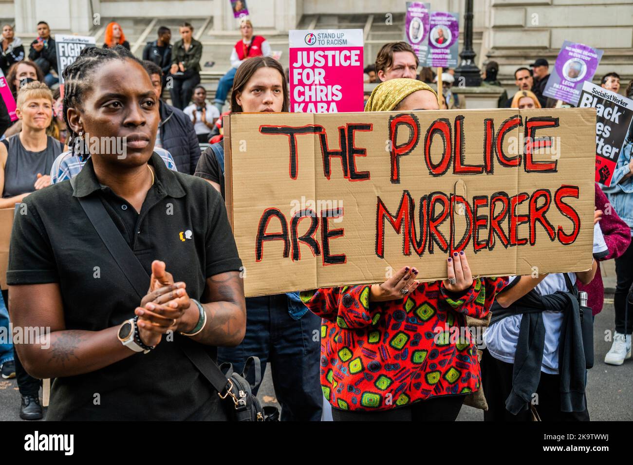 Londres, Royaume-Uni. 29th octobre 2022. Protestation contre la police devant Downing Street appelant à la justice après la fusillade de Chris Kaba. Crédit : Guy Bell/Alay Live News Banque D'Images