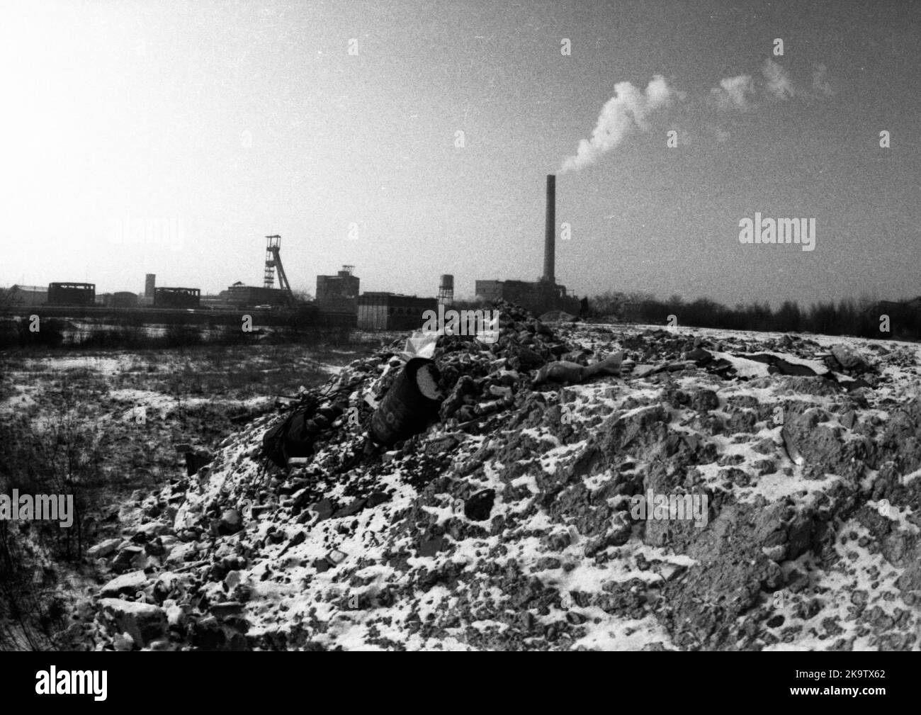 Non seulement des gravats mais aussi des poisons ont été déversés sur ce site d'enfouissement d'Essen, ici le 31. 1. 1972, Allemagne Banque D'Images