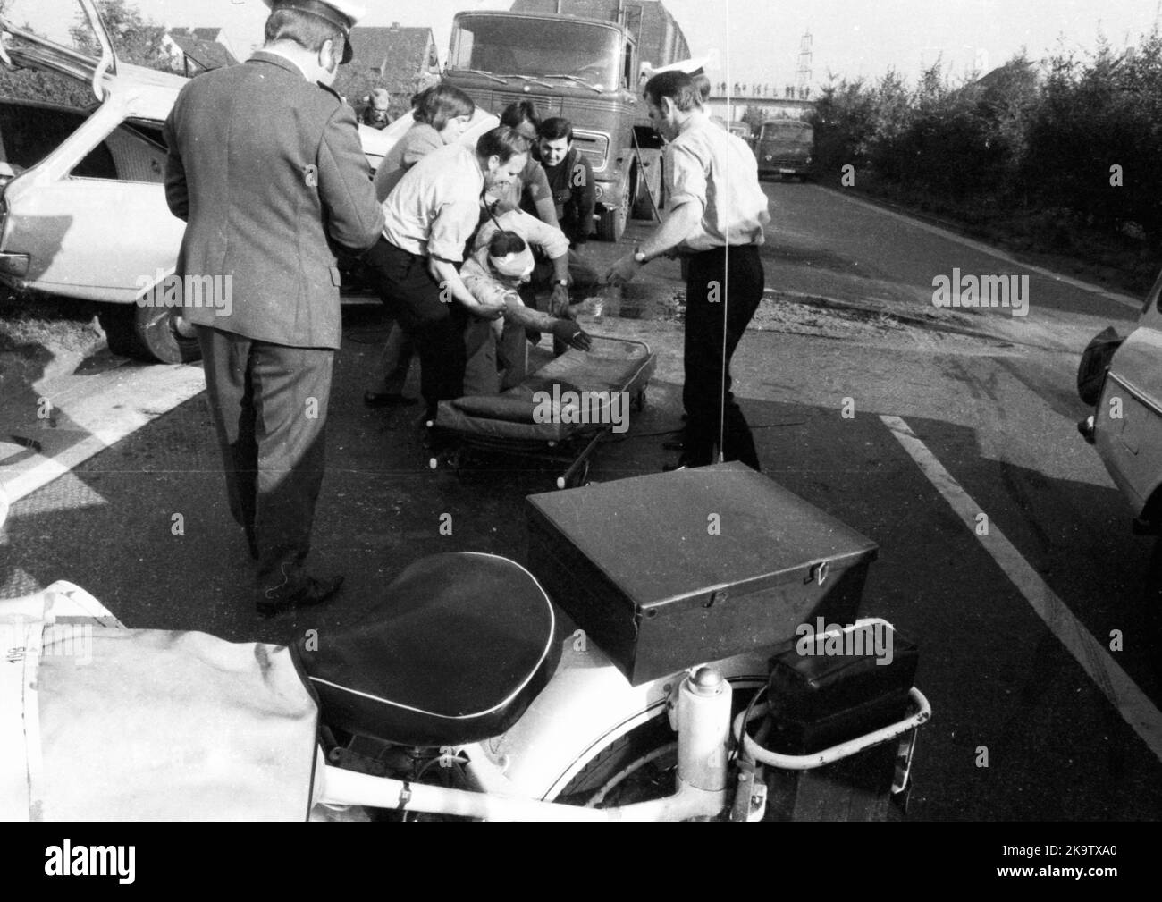 Un accident de la circulation sur la route fédérale 54 sur 22. 09. 1971 à Dortmund, Allemagne Banque D'Images