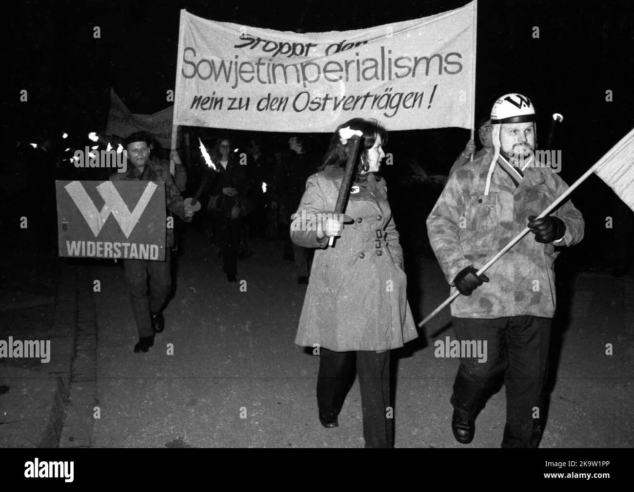 Action W une fondation du NPD radical de droite, ici lors d'un rassemblement contre la ratification des traités de l'est par le gouvernement FDP du SPD le 20 Banque D'Images