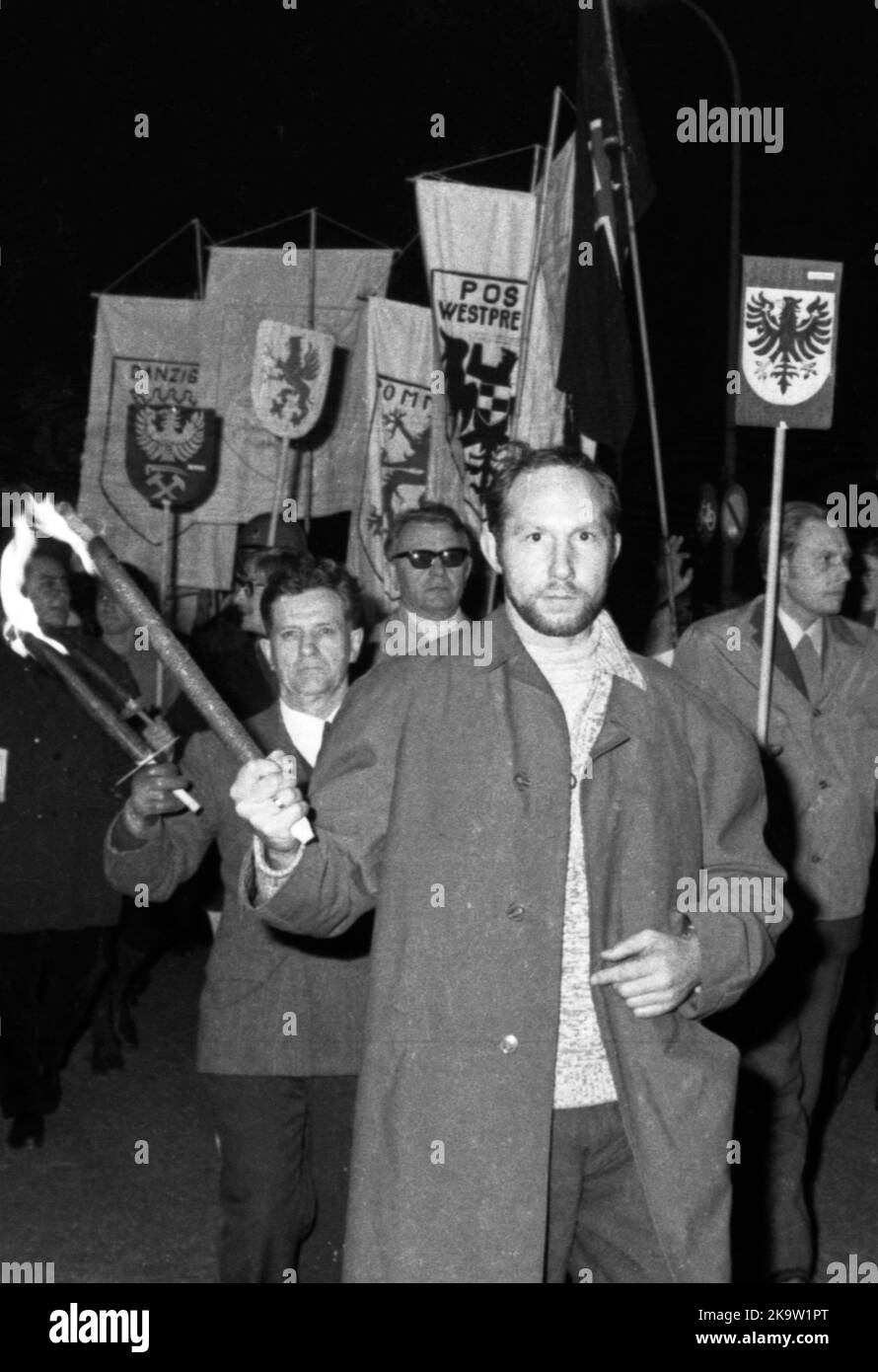 Action W une fondation du NPD radical de droite, ici lors d'un rassemblement contre la ratification des traités de l'est par le gouvernement FDP du SPD le 20 Banque D'Images