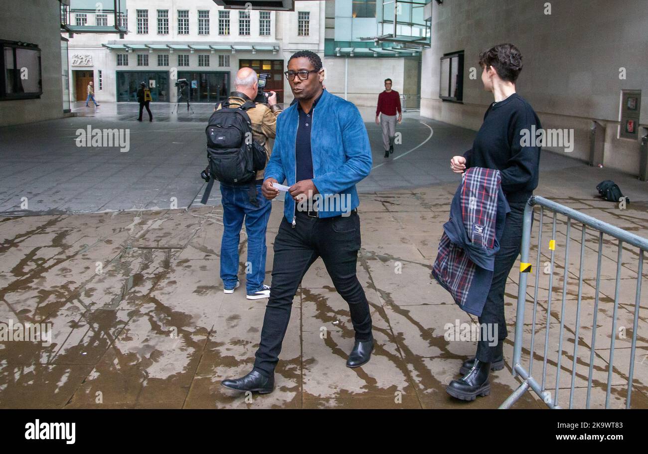 Londres, Angleterre, Royaume-Uni. 30th octobre 2022. L'acteur DAVID HAREWOOD est vu à l'extérieur de la BBC comme il apparaît dimanche avec Laura Kuenssberg. (Credit image: © Tayfun Salci/ZUMA Press Wire) Credit: ZUMA Press, Inc./Alay Live News Banque D'Images