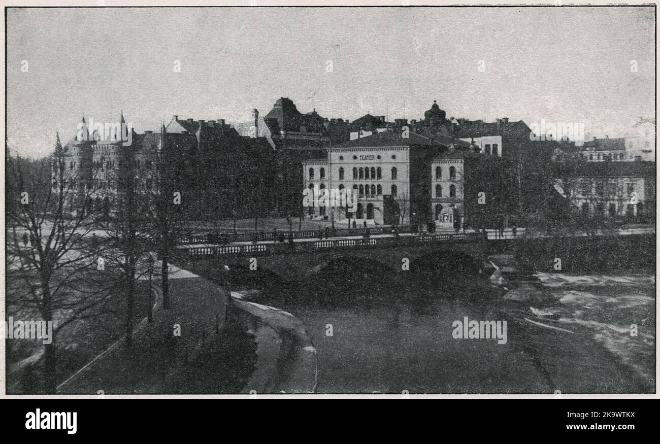 Örebro, nouveau grand pont avec des environs sur le Norra Svartåstranden avec le théâtre en arrière-plan. Banque D'Images