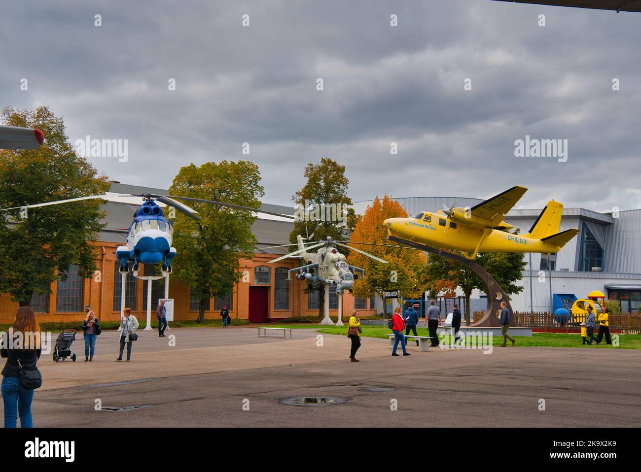 SPEYER, ALLEMAGNE - OCTOBRE 2022: Yellow Aero Commander 680FL Grand Commander dans le Technikmuseum Speyer. Banque D'Images