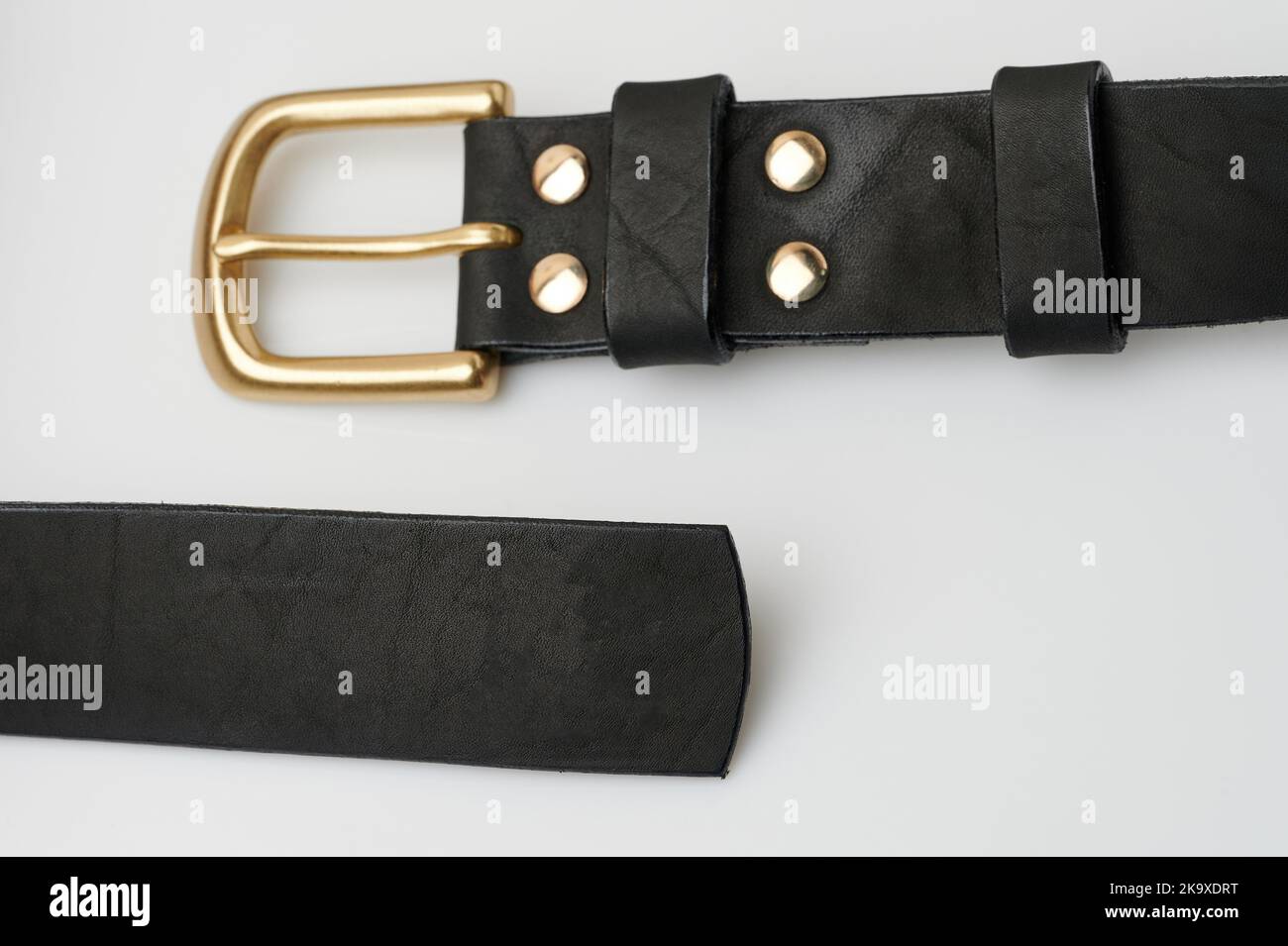 Ceinture en cuir classique, vue rapprochée isolée Banque D'Images