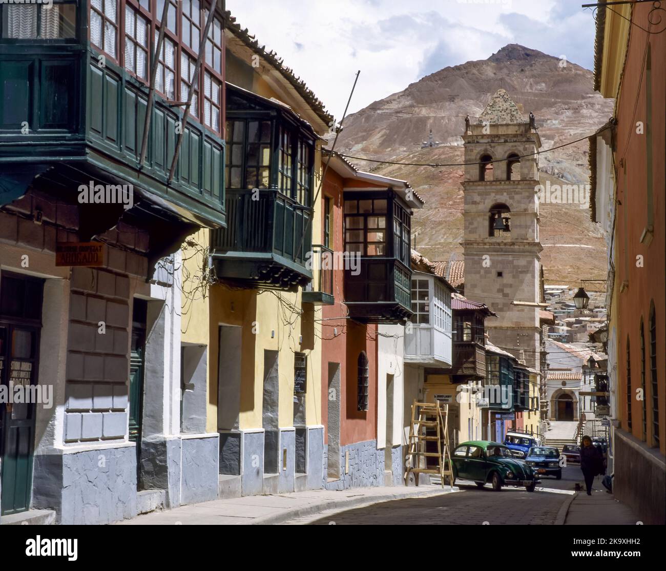Ville de Potosi, Bolivie, rue Tarija et tour de San Francisco. Art colonial Banque D'Images