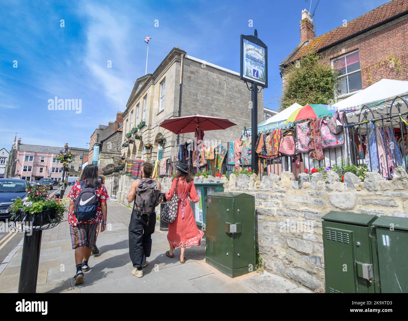 Place de marché dans la ville de Glastonbury, Somerset, Royaume-Uni Banque D'Images