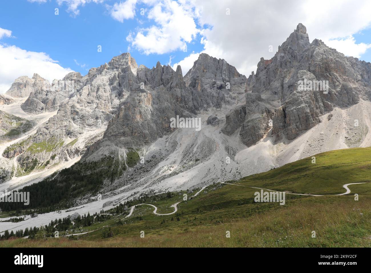 Alpes italiennes du groupe des Dolomites dans le nord de l'Italie entre la Vénétie et le Trentin en été Banque D'Images