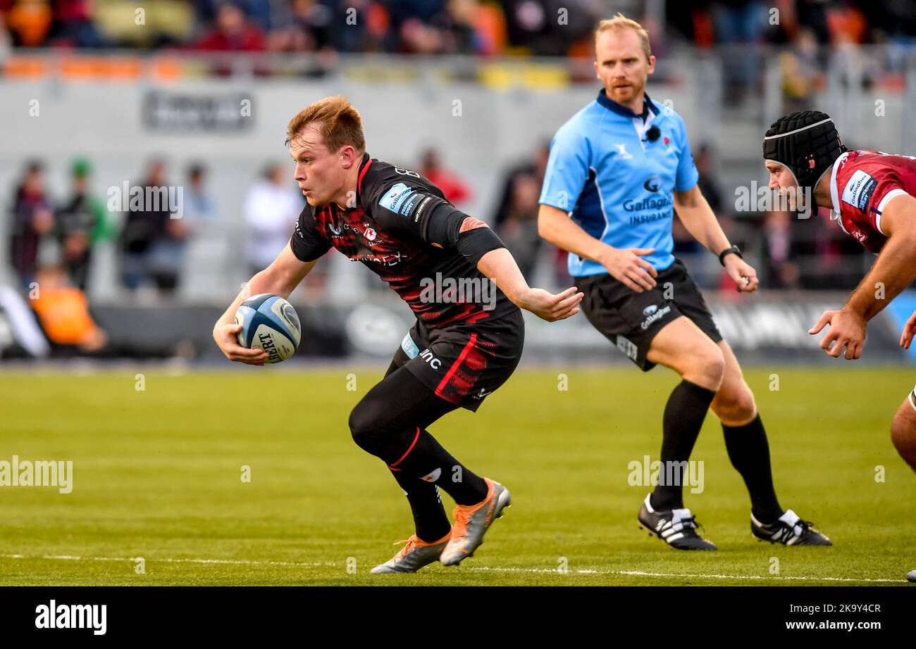 Londres, Royaume-Uni. 30th octobre 2022. Nick Tompkins de Saracens avance avec le ballon lors du match de rugby Gallagher Premiership entre Saracens et sale Sharks à Allianz Park, Londres, Angleterre, le 30 octobre 2022. Photo de Phil Hutchinson. Utilisation éditoriale uniquement, licence requise pour une utilisation commerciale. Aucune utilisation dans les Paris, les jeux ou les publications d'un seul club/ligue/joueur. Crédit : UK Sports pics Ltd/Alay Live News Banque D'Images