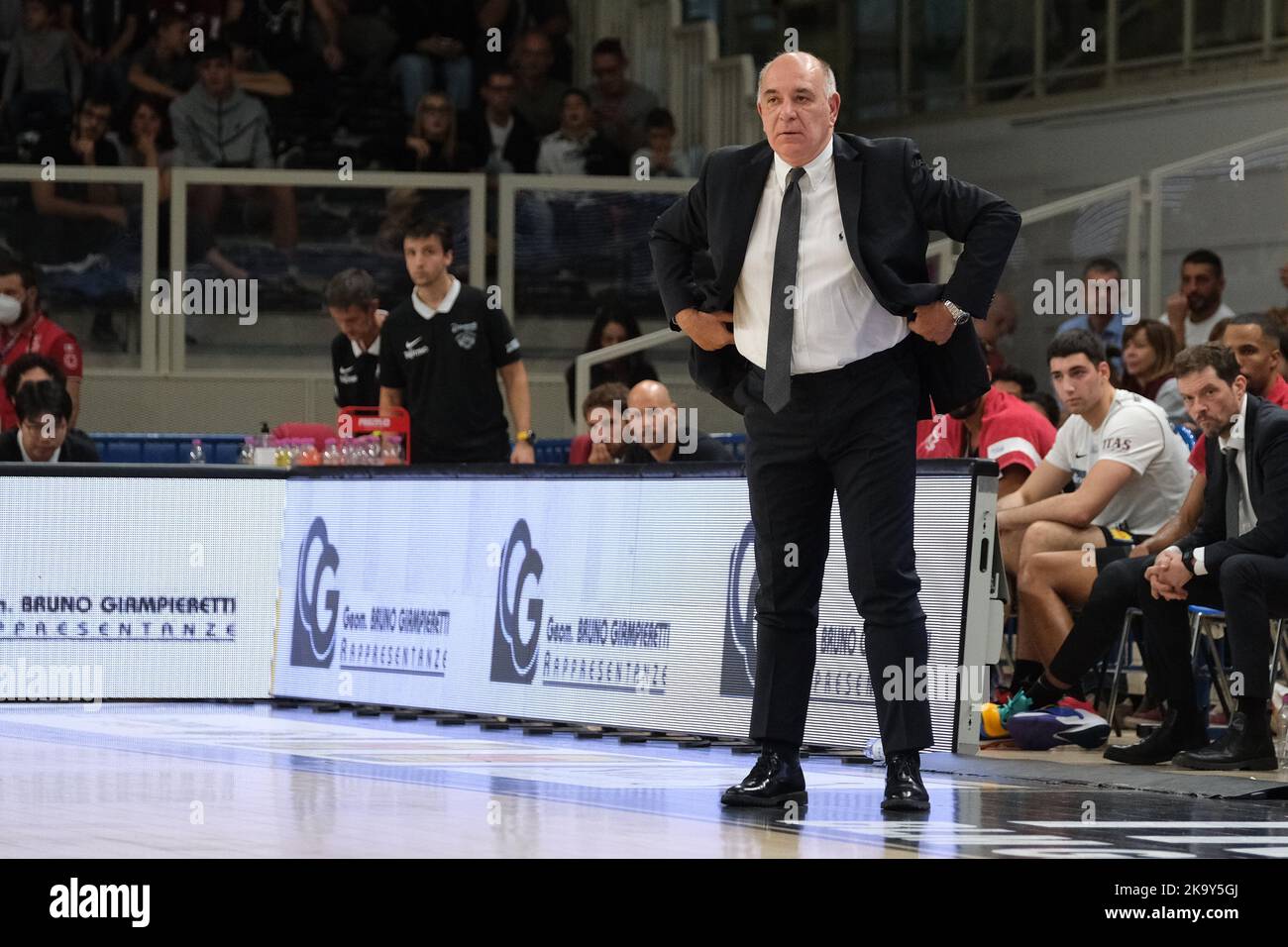 BLM Group Arena, Trento, Italie, 30 octobre 2022, Emanuele Molin - entraîneur en chef de Dolomiti Energia Trentin pendant Dolomiti Energia Trentin vs Givova Scafati - Championnat italien de basket-ball A série Banque D'Images