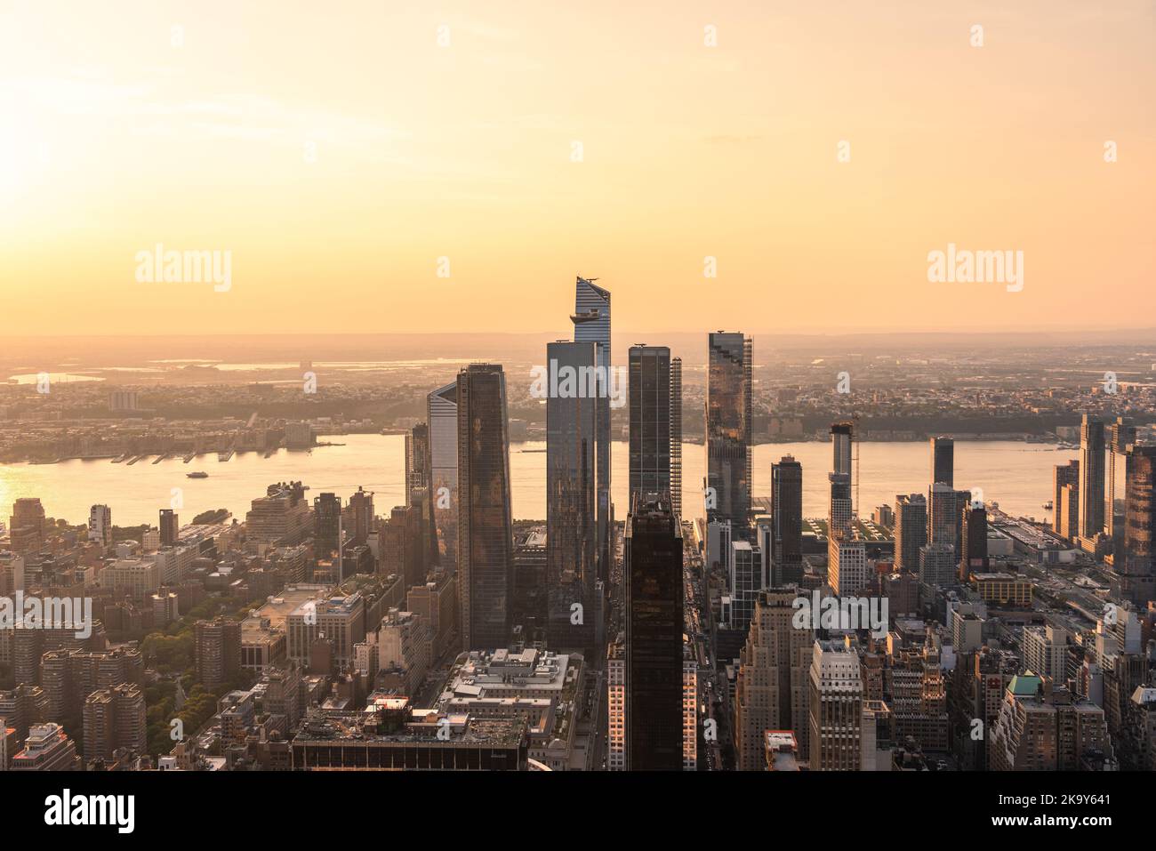 Vue sur New York Hudson yards. Le crépuscule s'estompe Banque D'Images