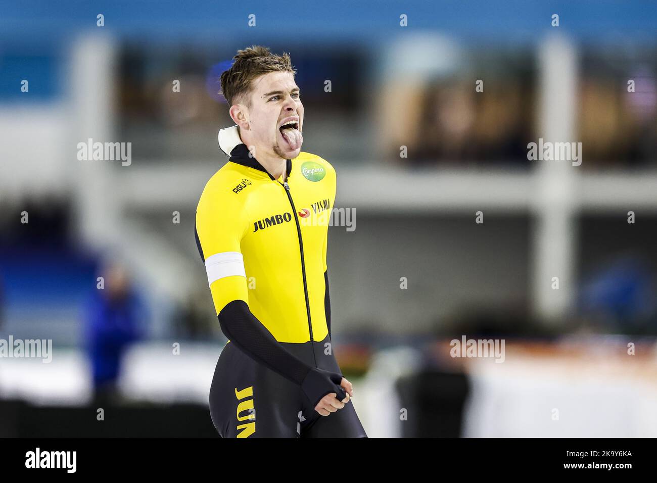 2022-10-30 17:39:13 Heerenveen - Joep Wennemars voit son deuxième temps le plus rapide sur le tableau de bord après les 1000 mètres pendant le tournoi de qualification de la coupe du monde à Thialf. ANP VINCENT JANNINK pays-bas sortie - belgique sortie Banque D'Images