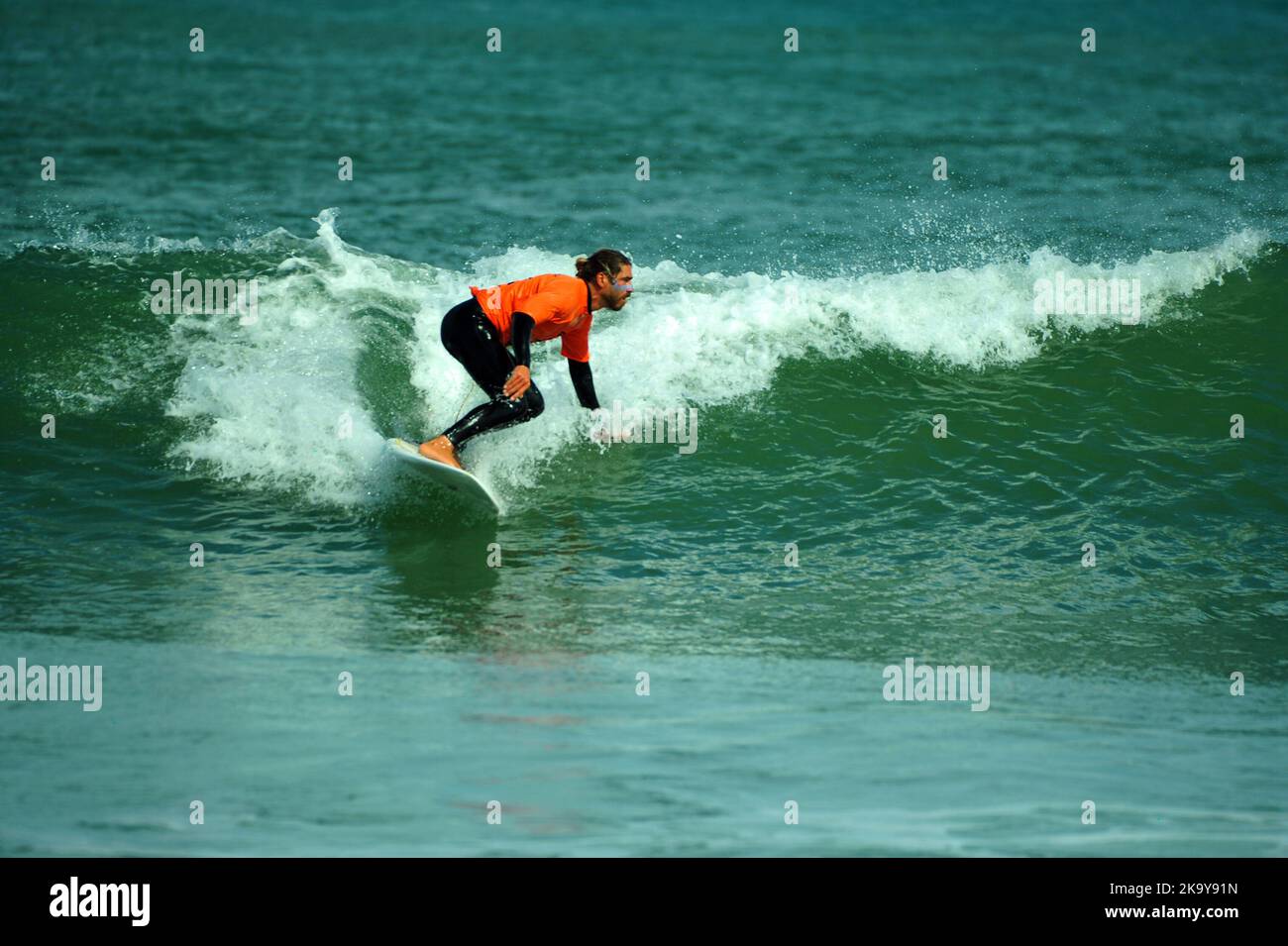 Surf à Peniche, Portugal Banque D'Images