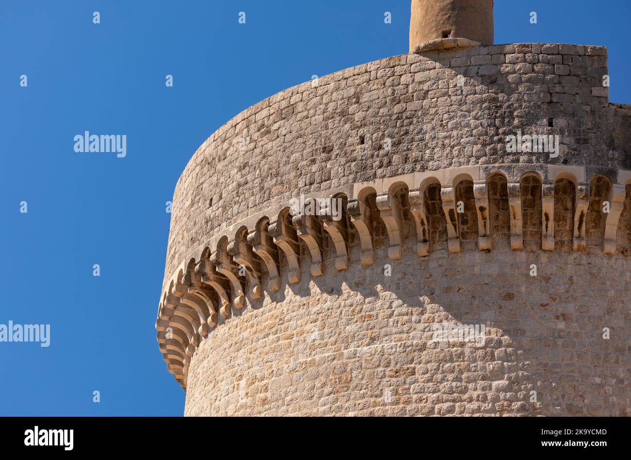 DUBROVNIK, CROATIE, EUROPE - la Tour Minceta dans la ville fortifiée de Dubrovnik sur la côte de la Dalmation. Banque D'Images
