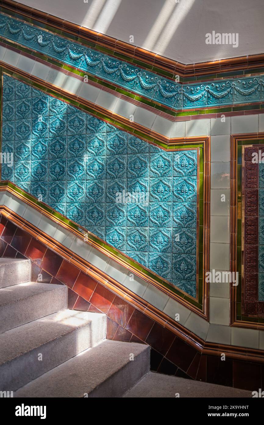 Carreaux de céramique dans le Pierhead Building Cardiff Bay South Wales UK Banque D'Images