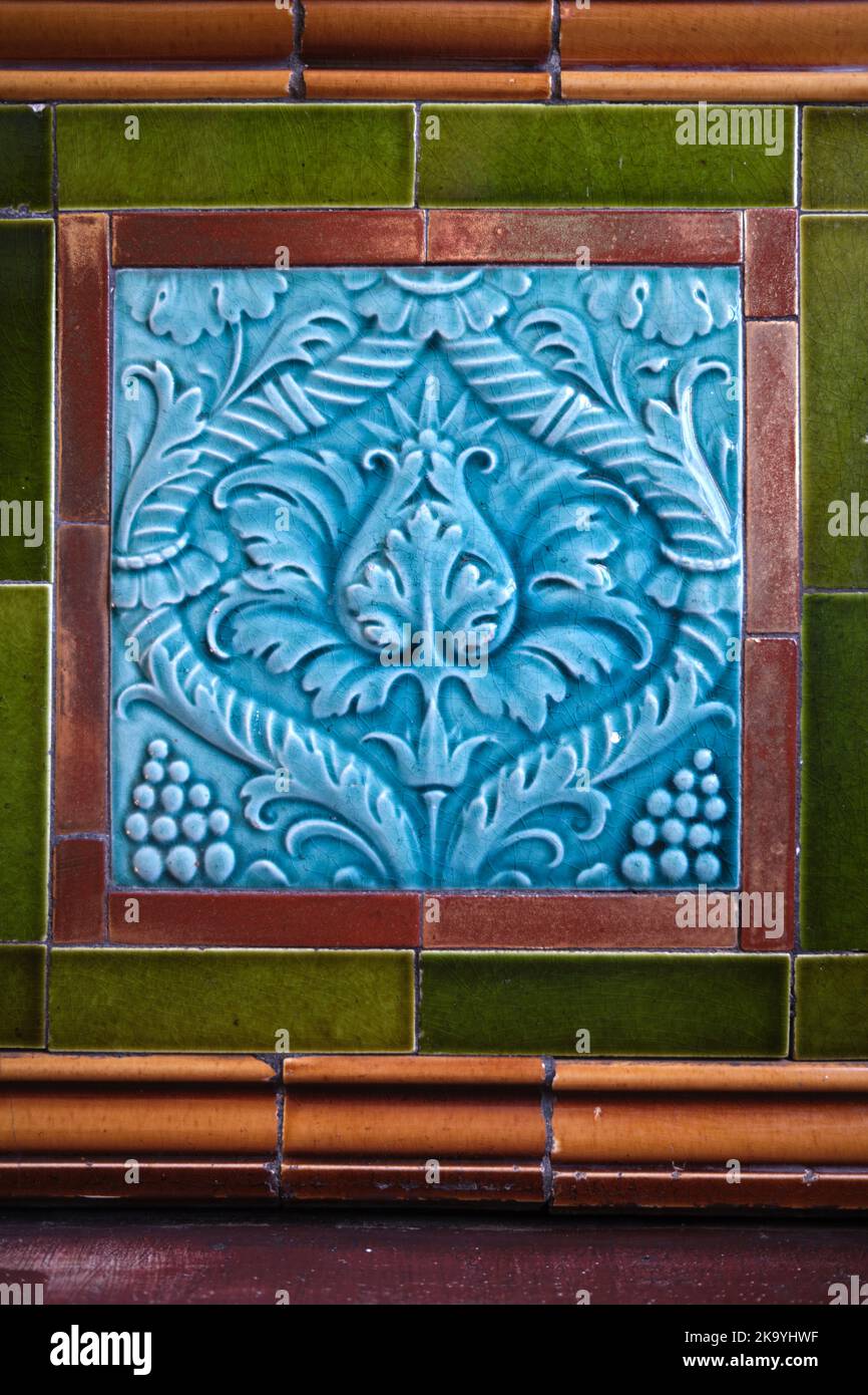 Carreaux de céramique dans le Pierhead Building Cardiff Bay South Wales UK Banque D'Images