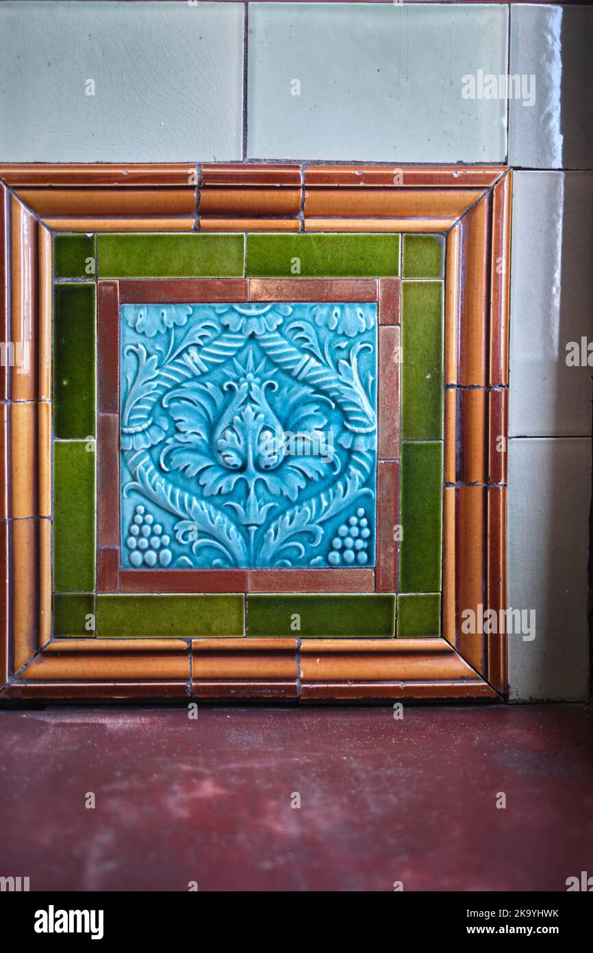 Carreaux de céramique dans le Pierhead Building Cardiff Bay South Wales UK Banque D'Images