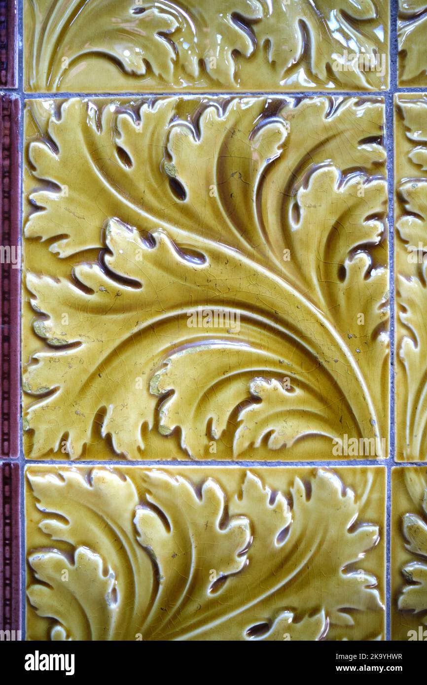 Carreaux de céramique dans le Pierhead Building Cardiff Bay South Wales UK Banque D'Images