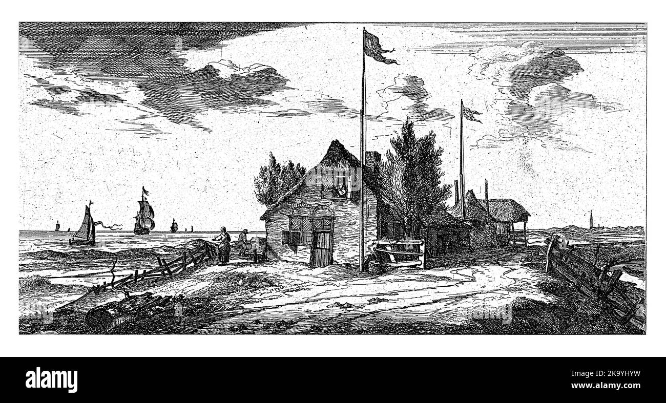 Une maison de poste sur la rive d'une rivière. Au dernier étage se trouve un postier à l'affût des navires. Il se pare de la fenêtre avec des jumelles. Banque D'Images