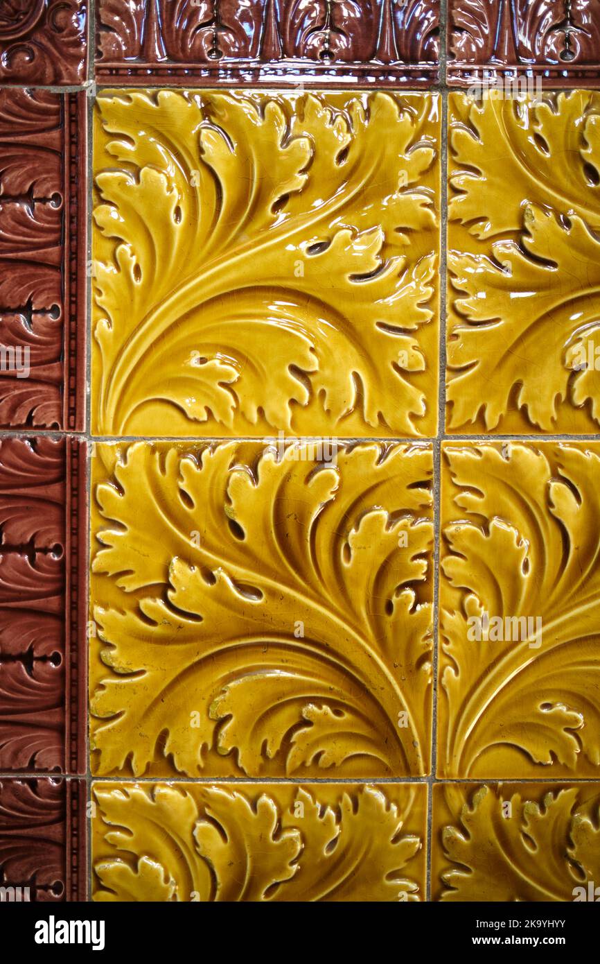 Carreaux de céramique dans le Pierhead Building Cardiff Bay South Wales UK Banque D'Images