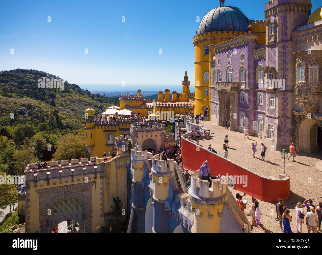 Personnes dans le Palais Pena, Sintra, Portugal Banque D'Images