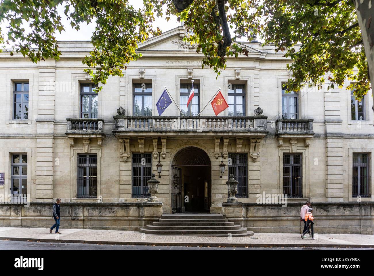 La mairie d'Uzès, France montrant la devise de la Révolution française, liberté, fraternité, égalité. Banque D'Images