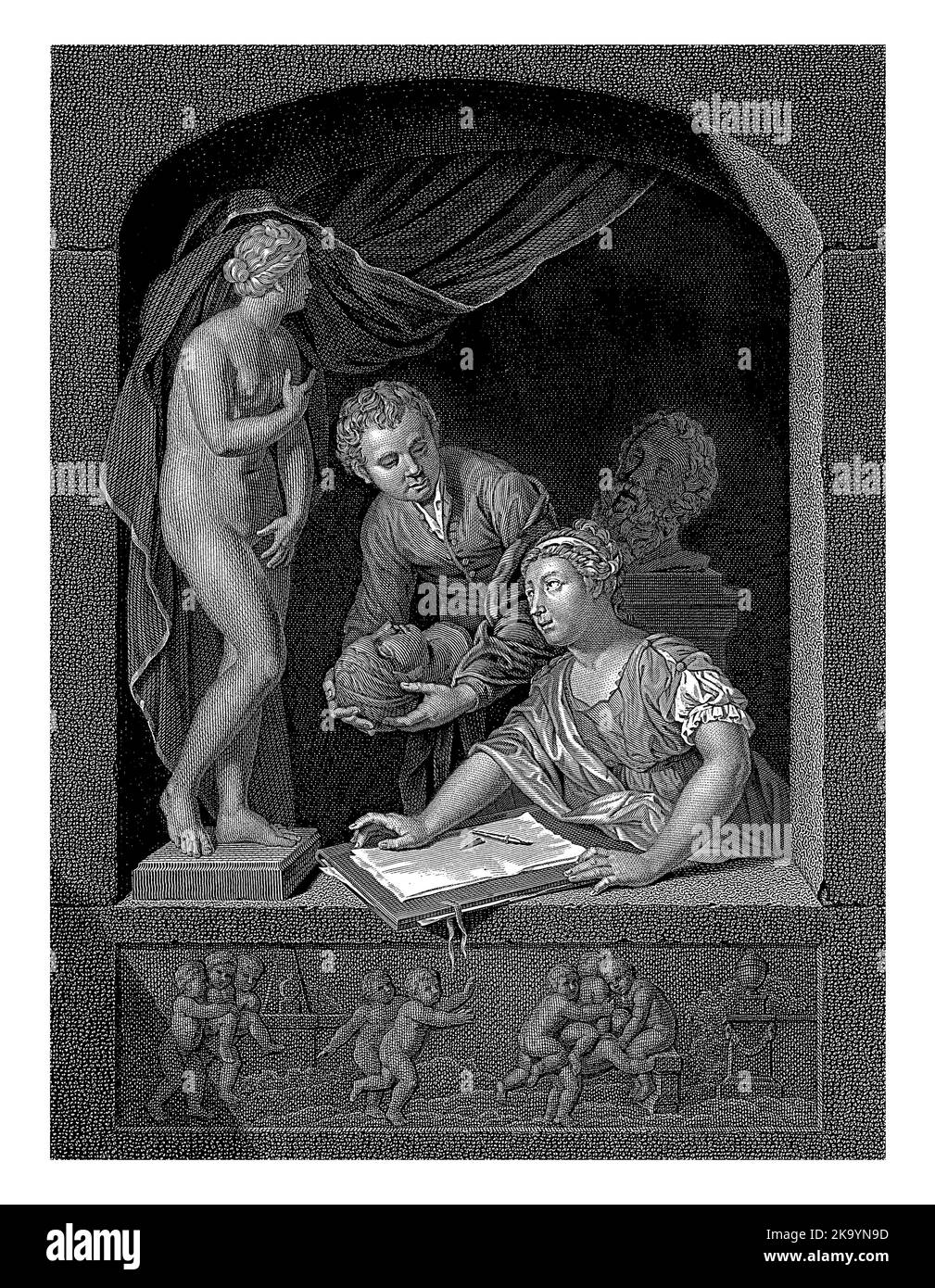 Une femme dans une fenêtre avec des outils de dessin en face d'elle, tirant sur la Vénus de Capitoline en face d'elle sur le rebord de la fenêtre. Banque D'Images